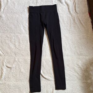 HUE Classic Black Leggings
